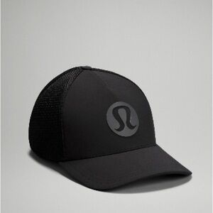 Black Lululemon trucker hat 🧢
